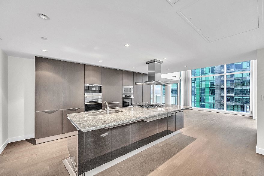 1103 1139 W Cordova Street