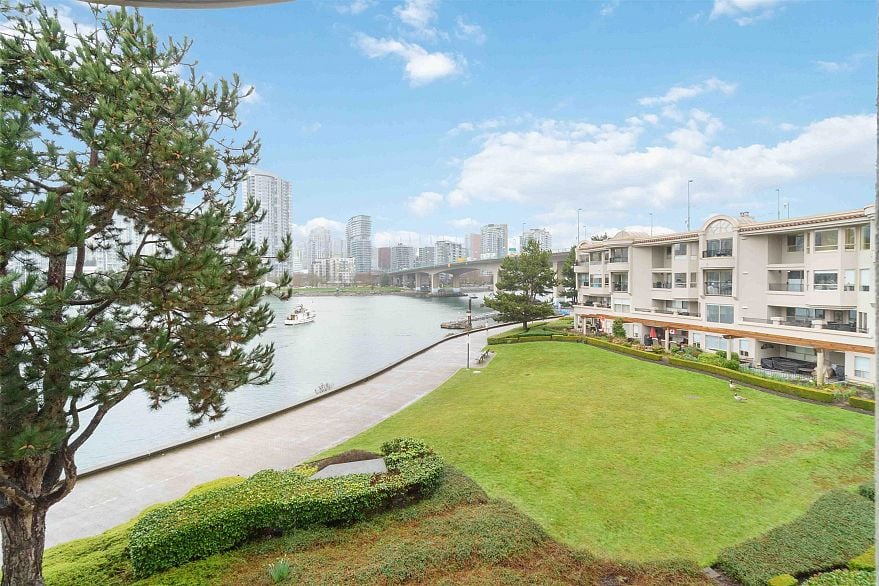 311 1859 Spyglass Place