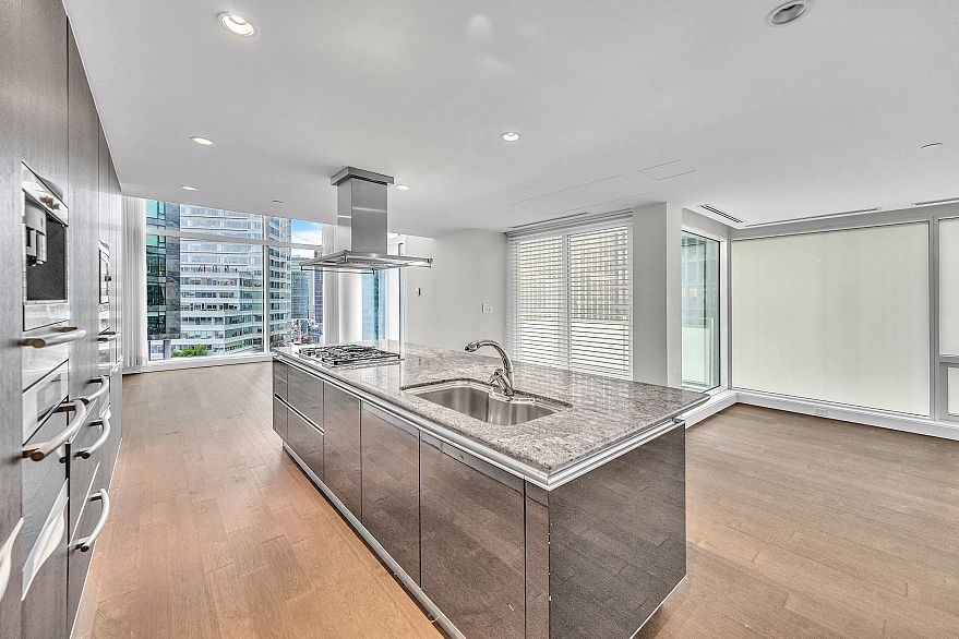 1103 1139 W Cordova Street