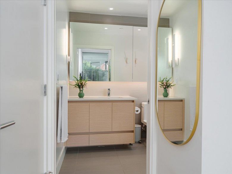 202 3538 Sawmill Crescent