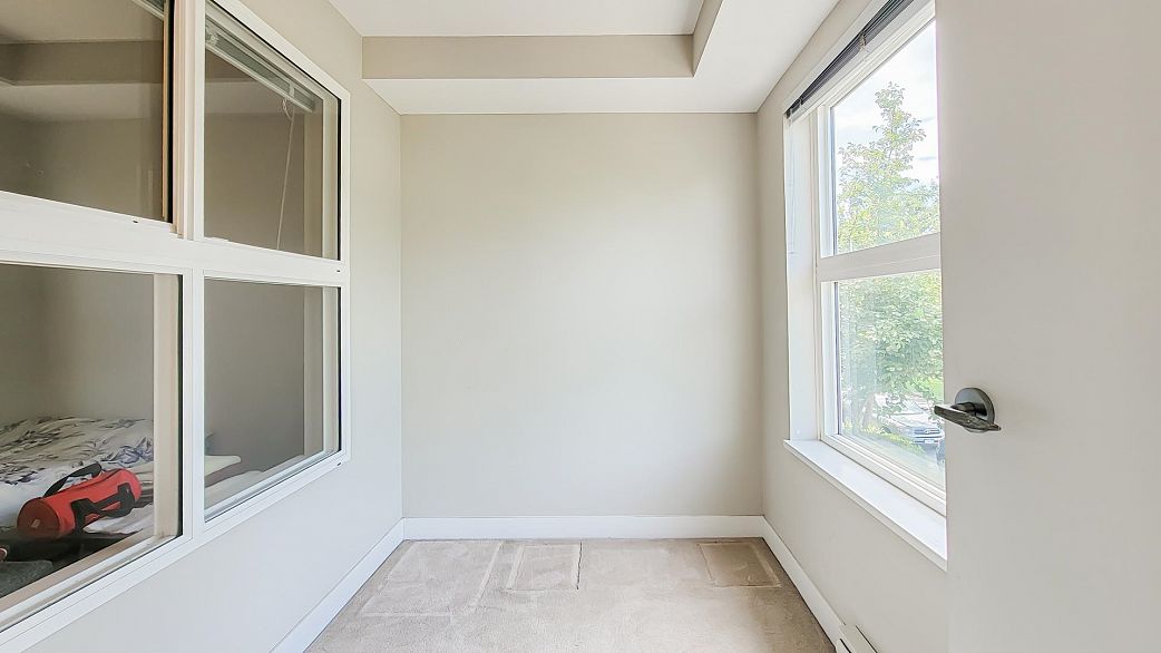 212 7088 Mont Royal Square