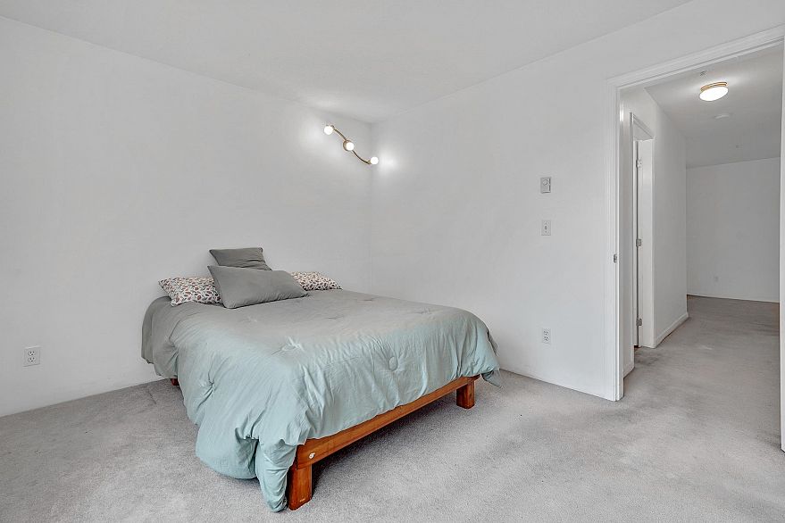 211 3624 Fraser Street