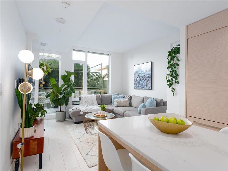 202 3538 Sawmill Crescent