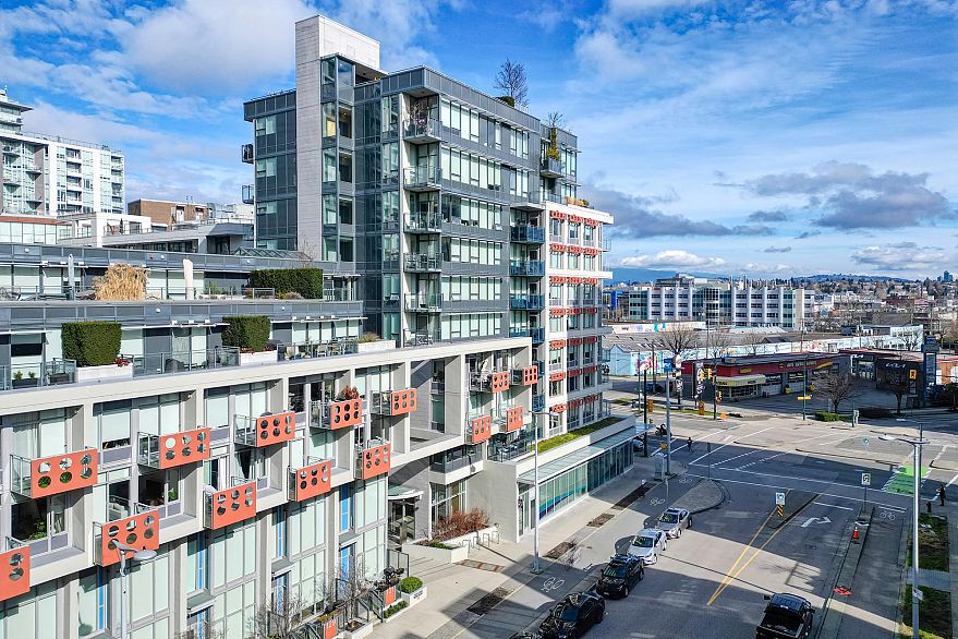 803 161 E 1st Avenue