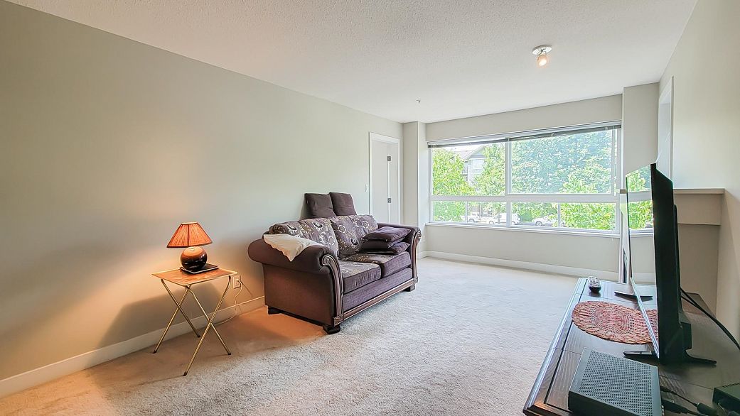 212 7088 Mont Royal Square