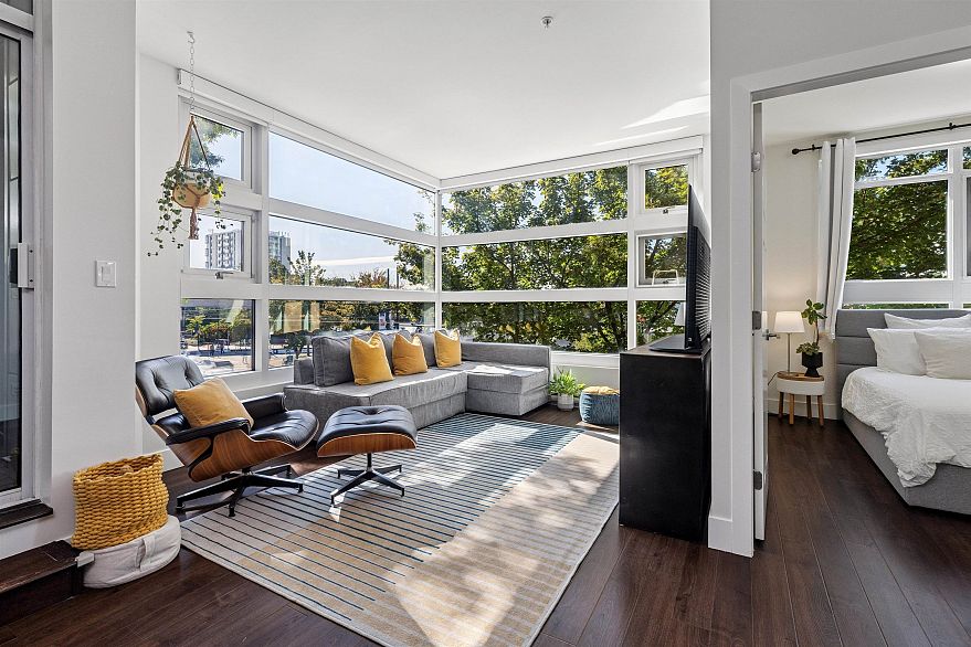 214 2250 Commercial Drive