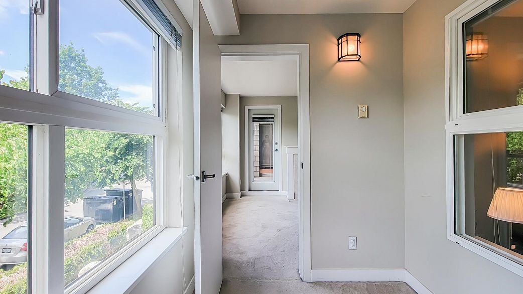 212 7088 Mont Royal Square