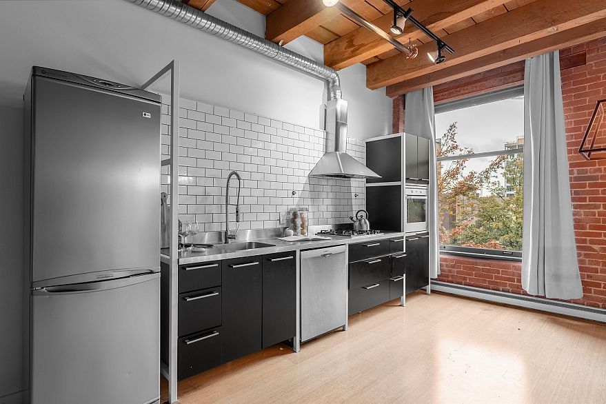 315 55 E Cordova Street