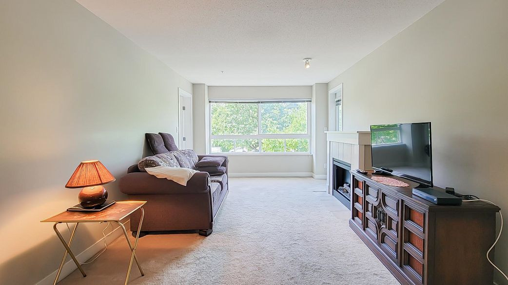 212 7088 Mont Royal Square