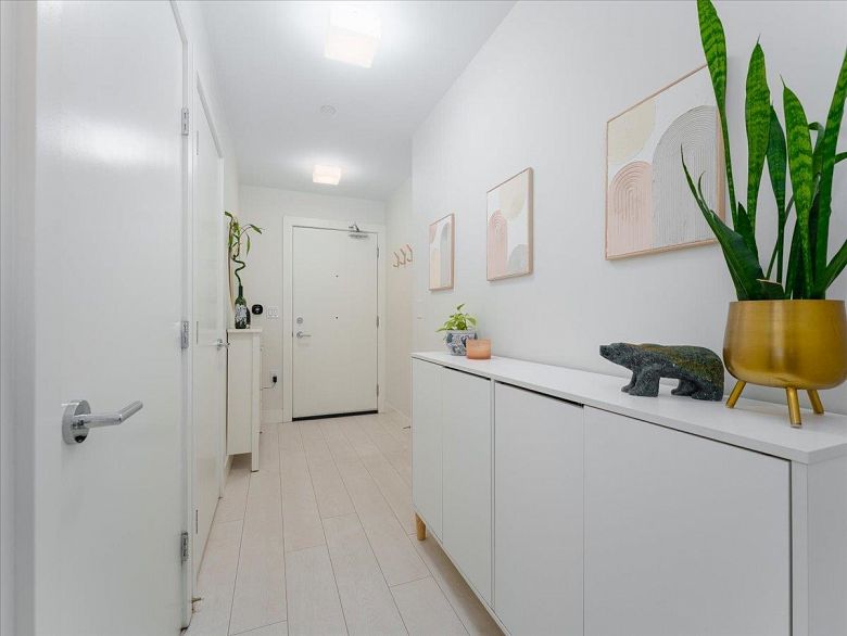 202 3538 Sawmill Crescent