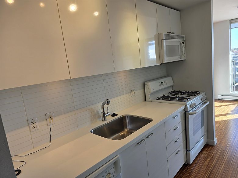 806 328 E 11th Avenue