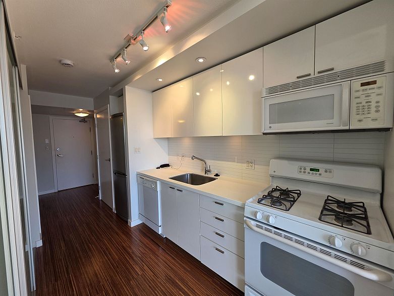 806 328 E 11th Avenue