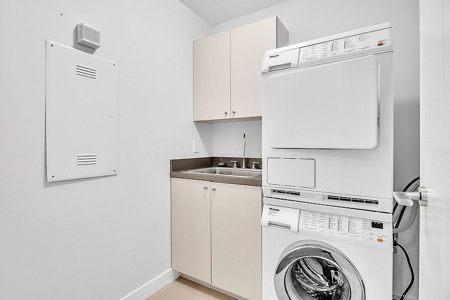 1103 1139 W Cordova Street