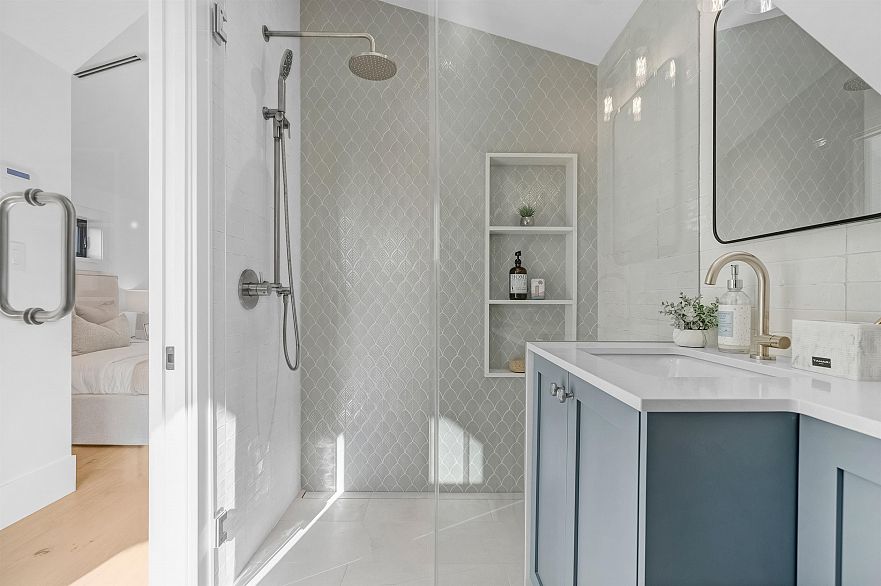 1 2565 Dundas Street