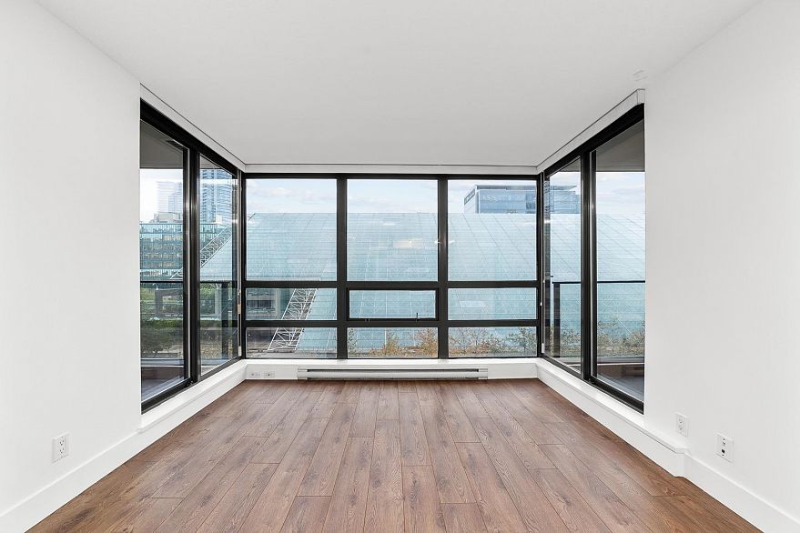 602 933 Hornby Street