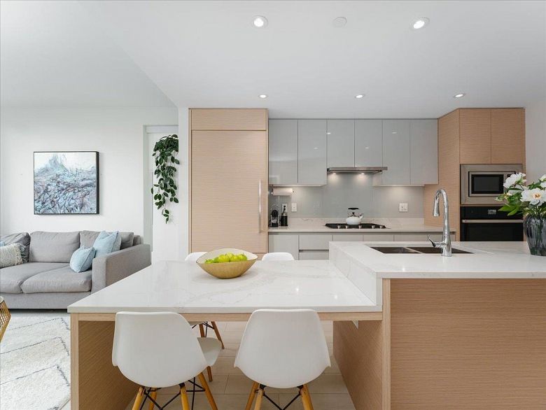 202 3538 Sawmill Crescent