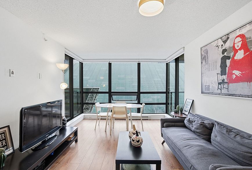 602 933 Hornby Street