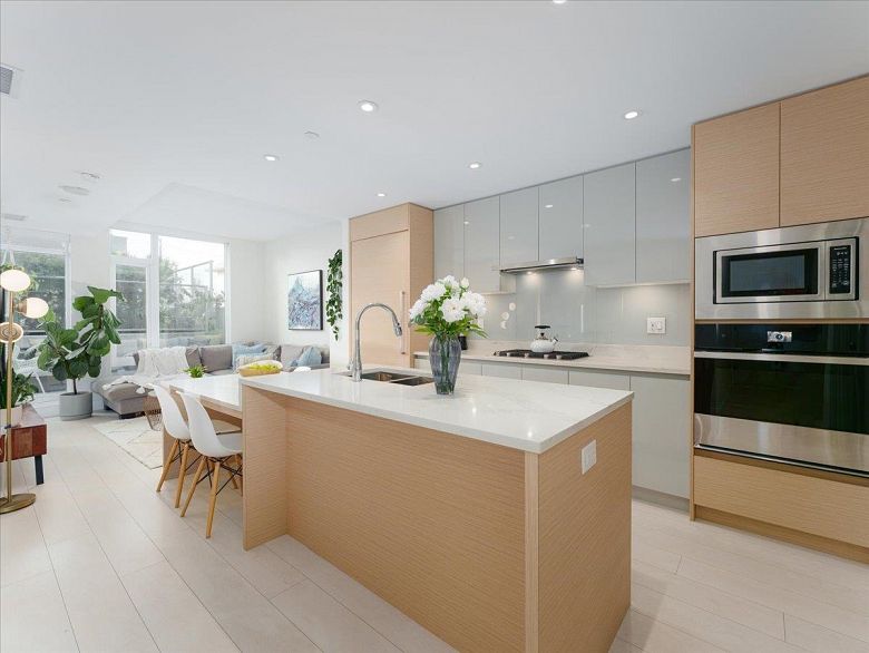 202 3538 Sawmill Crescent