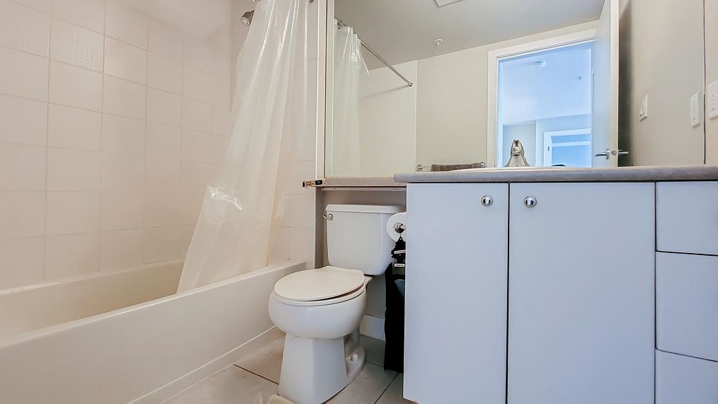 212 7088 Mont Royal Square