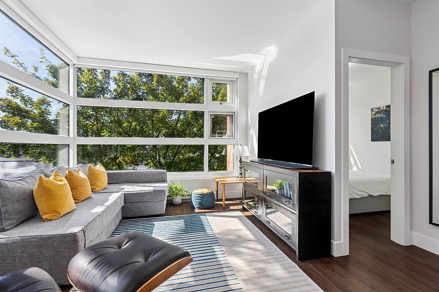 214 2250 Commercial Drive