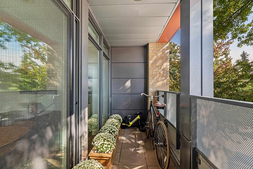 214 2250 Commercial Drive