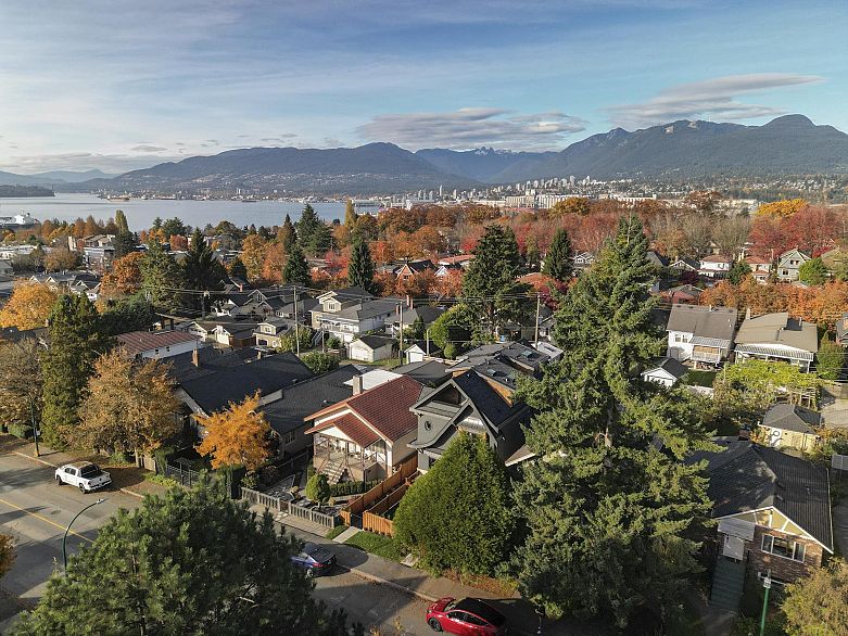 1 2565 Dundas Street