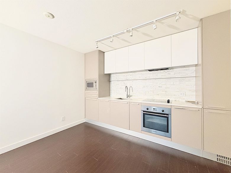 1709 8031 NUNAVUT LANE, Vancouver BC V5X 0C9