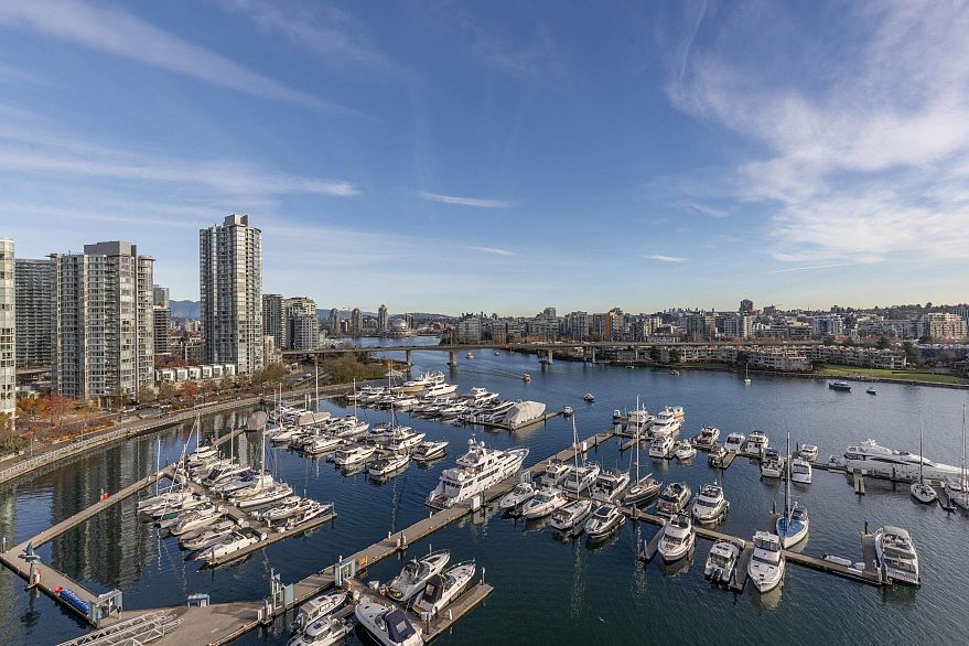 1601 1228 Marinaside Crescent