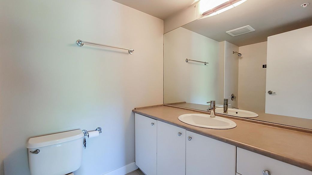 212 7088 Mont Royal Square