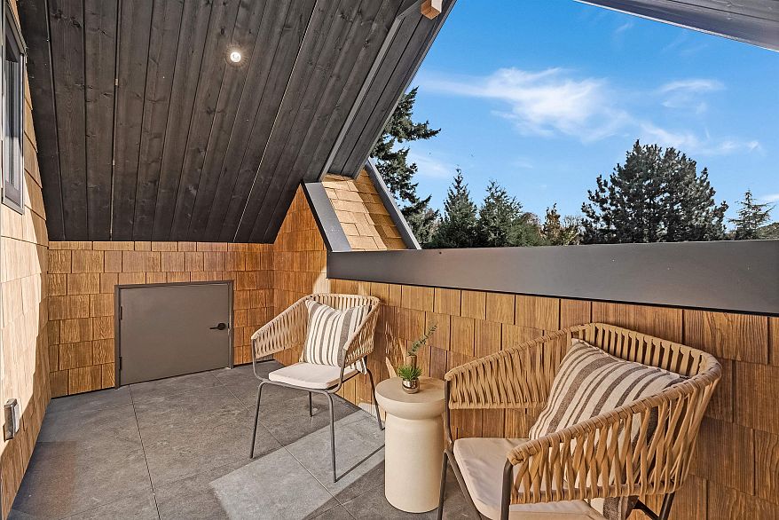 1 2565 Dundas Street