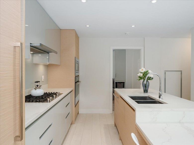 202 3538 Sawmill Crescent