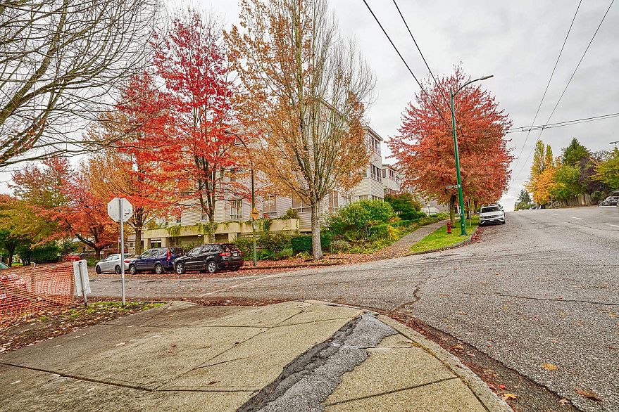 211 3624 Fraser Street