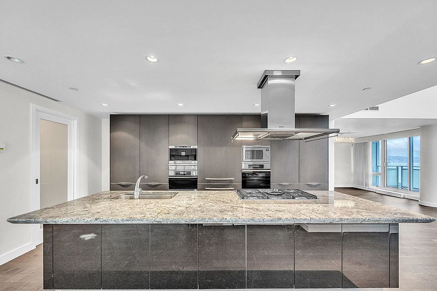 1103 1139 W Cordova Street