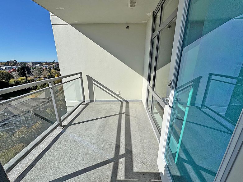 1401 3660 Vanness Avenue