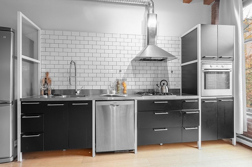 315 55 E Cordova Street