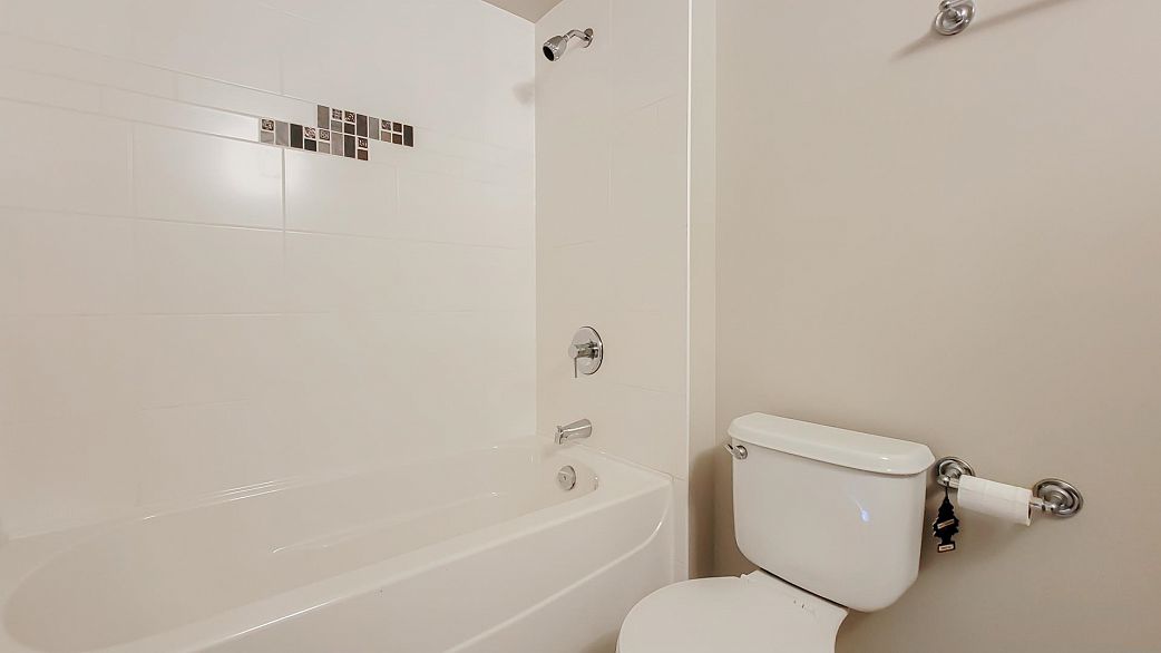 212 7088 Mont Royal Square