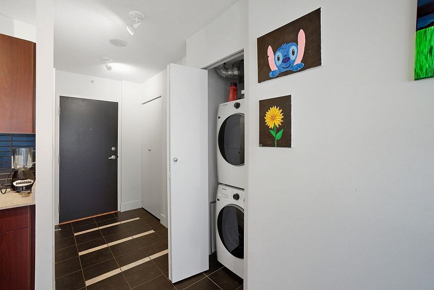 602 933 Hornby Street