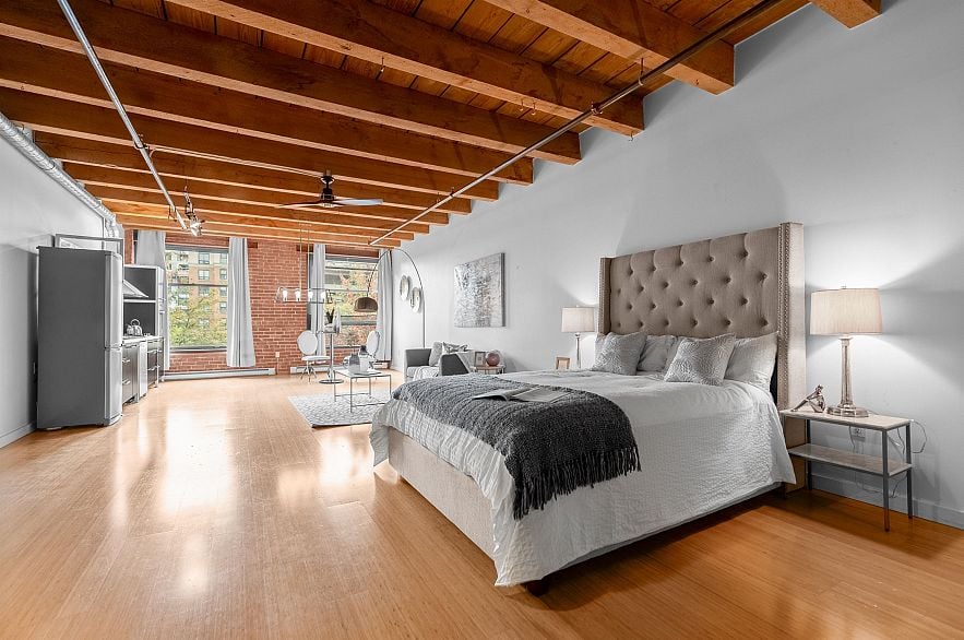 315 55 E Cordova Street