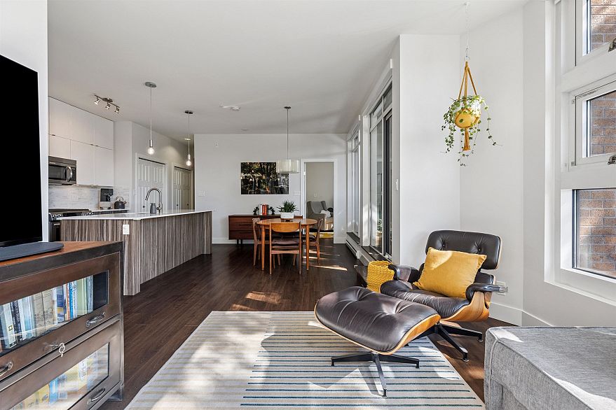 214 2250 Commercial Drive