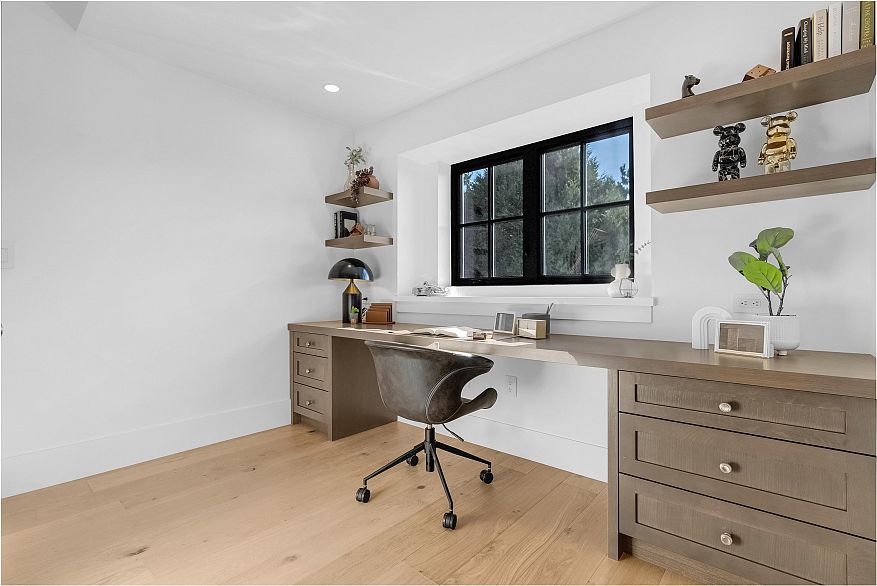 1 2565 Dundas Street