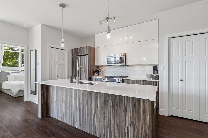 214 2250 Commercial Drive