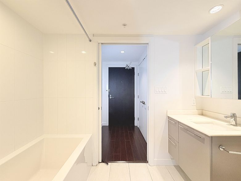 1709 8031 NUNAVUT LANE, Vancouver BC V5X 0C9