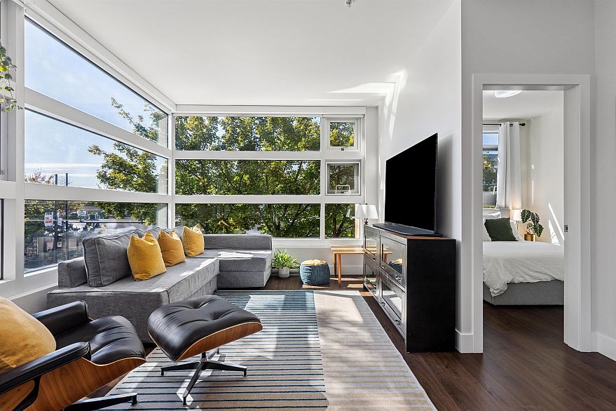 214 2250 Commercial Drive