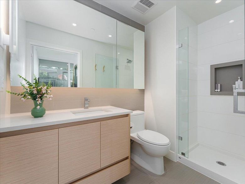 202 3538 Sawmill Crescent