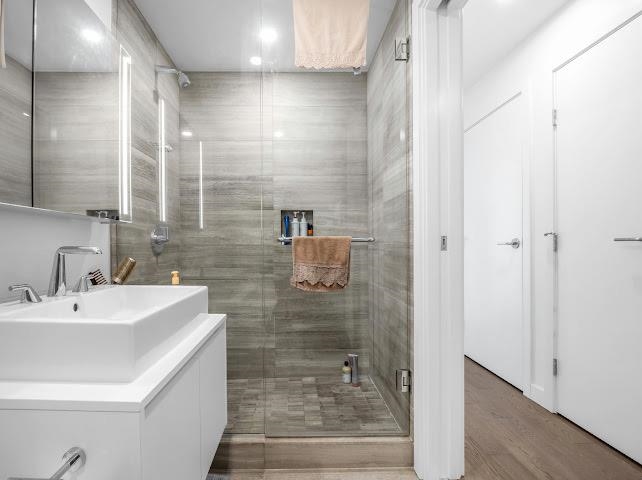 3010 1480 Howe Street