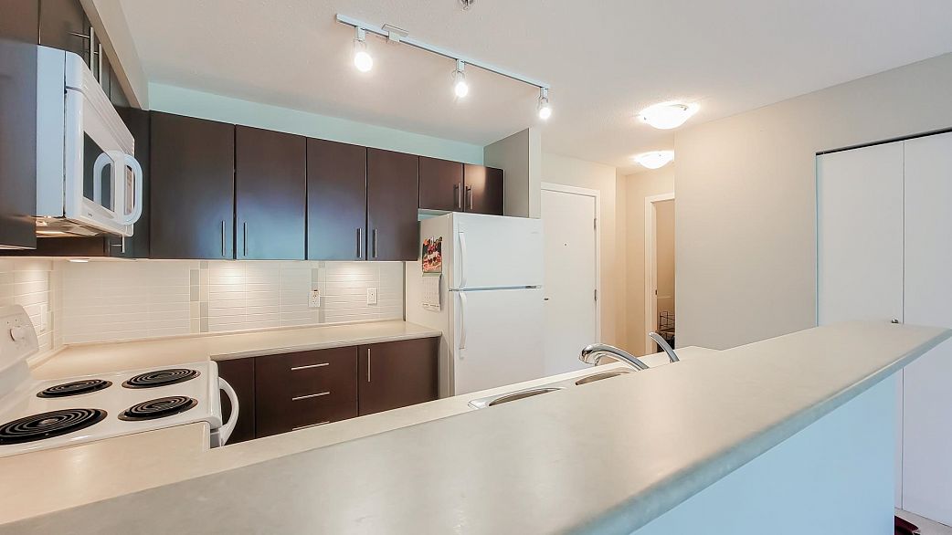 212 7088 Mont Royal Square