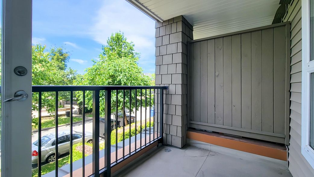 212 7088 Mont Royal Square