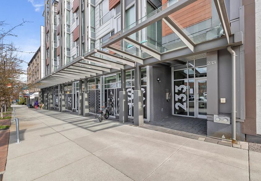 209 233 Kingsway