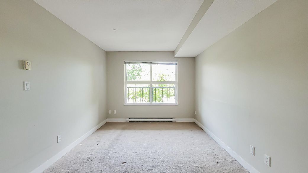 212 7088 Mont Royal Square