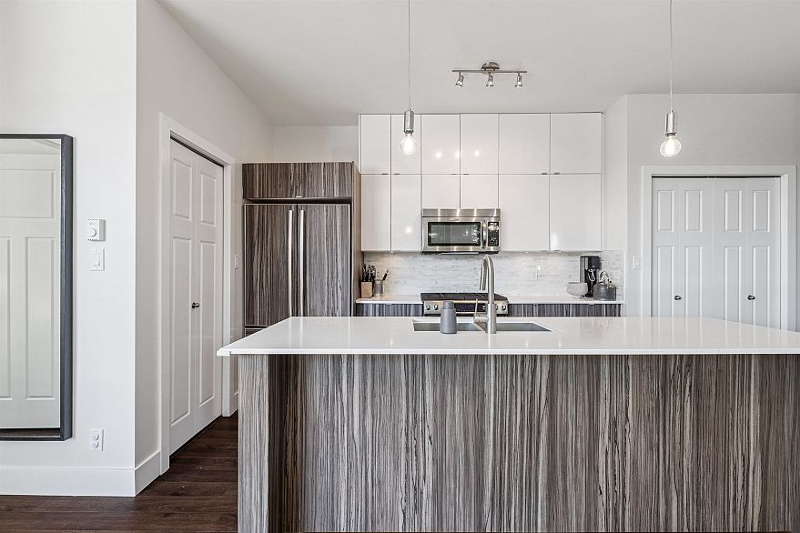 214 2250 Commercial Drive